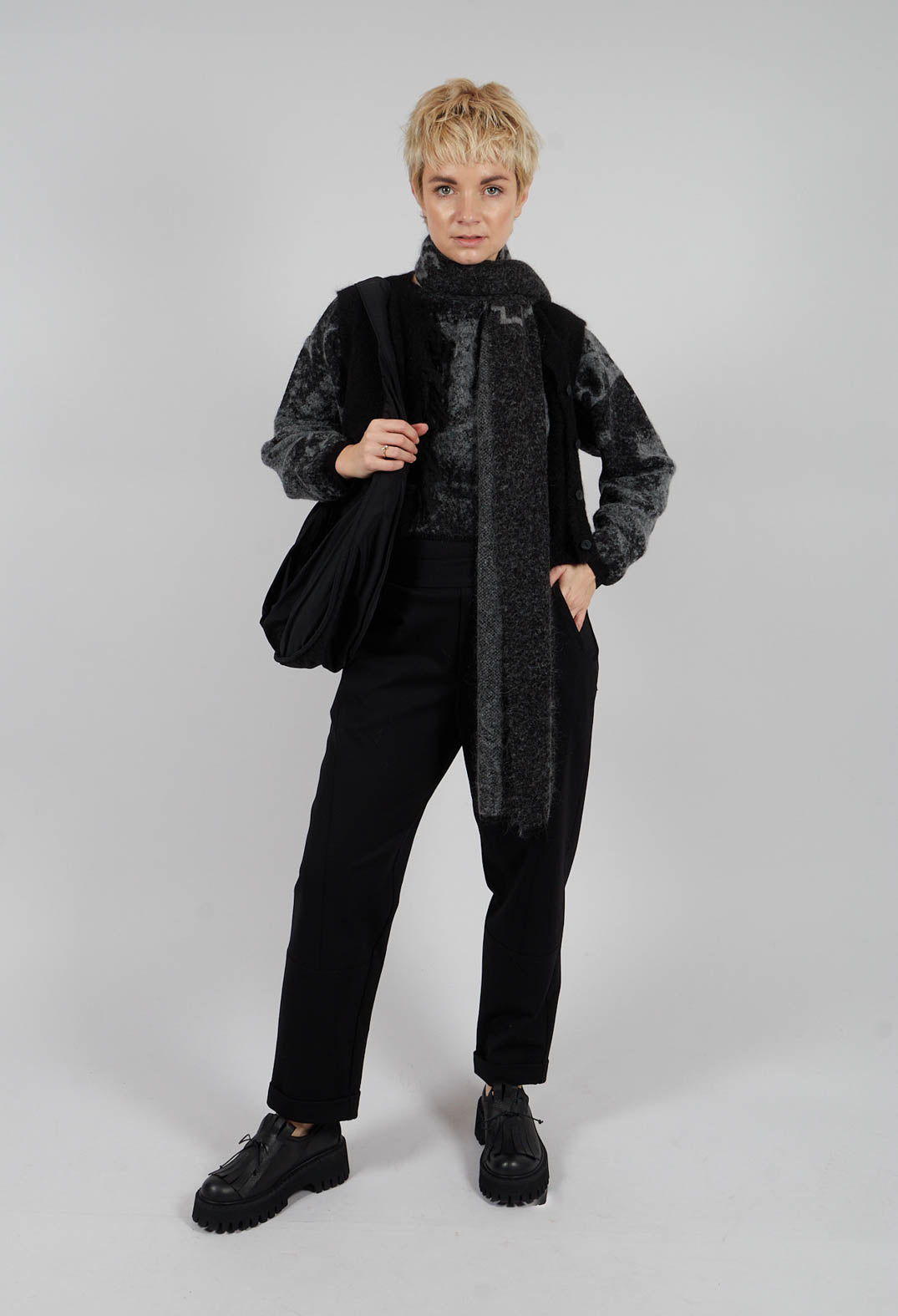 Cropped Sleeveless Cardigan in Black