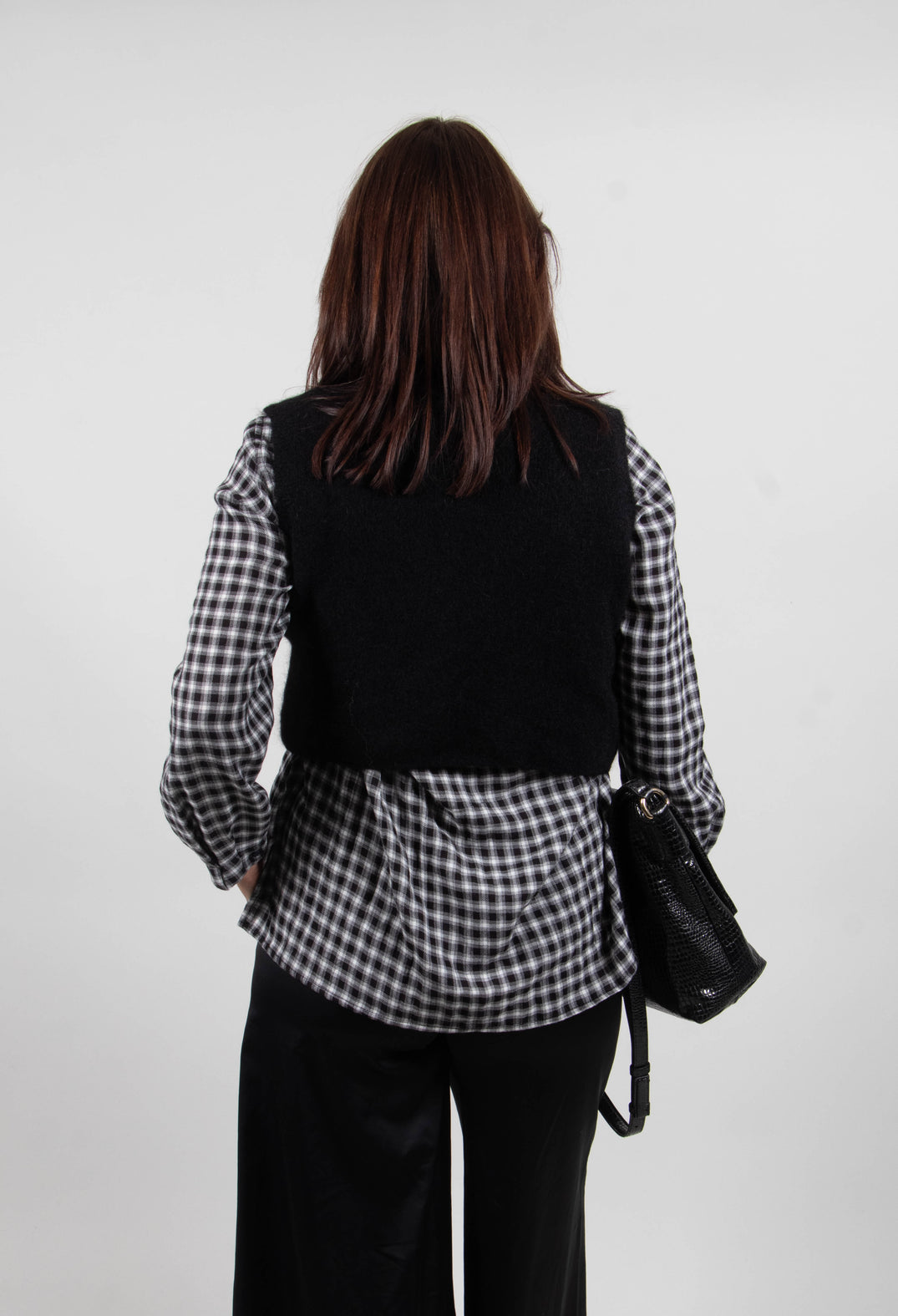 Cropped Sleeveless Cardigan in Black