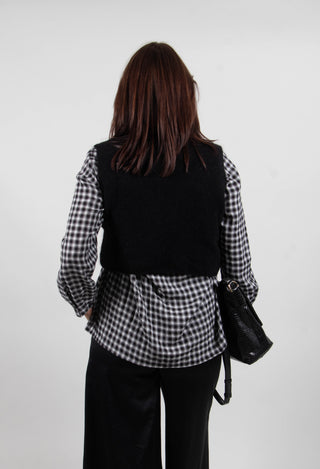 Cropped Sleeveless Cardigan in Black