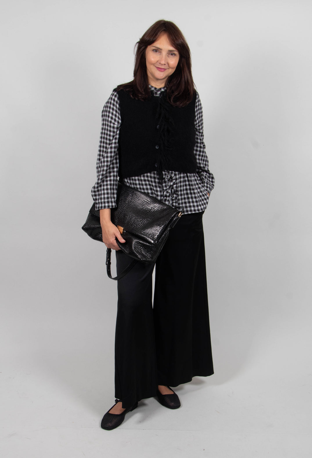 Cropped Sleeveless Cardigan in Black