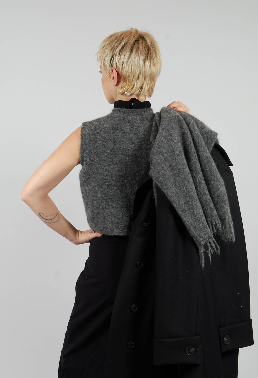Cropped Sleeveless Cardigan in Dark Grey