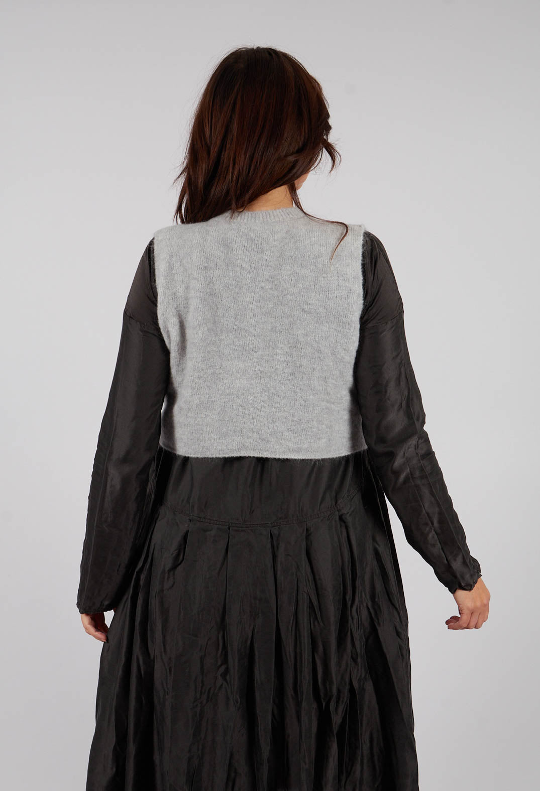 Cropped Sleeveless Cardigan in Light Grey
