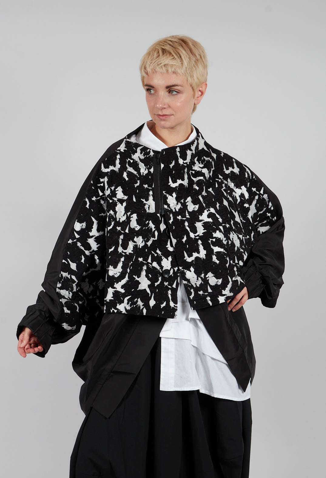 Zip Up Collarless Jacket in Black