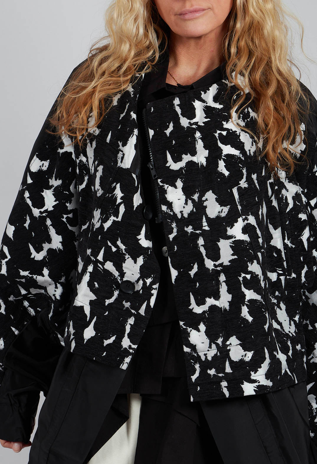 Zip Up Collarless Jacket in Black