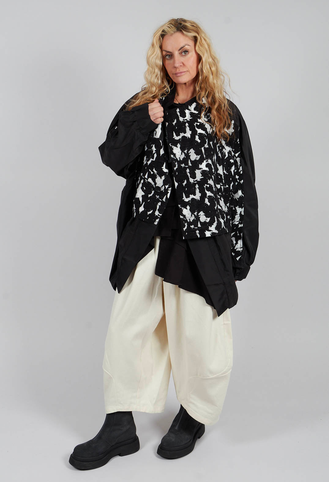 Zip Up Collarless Jacket in Black
