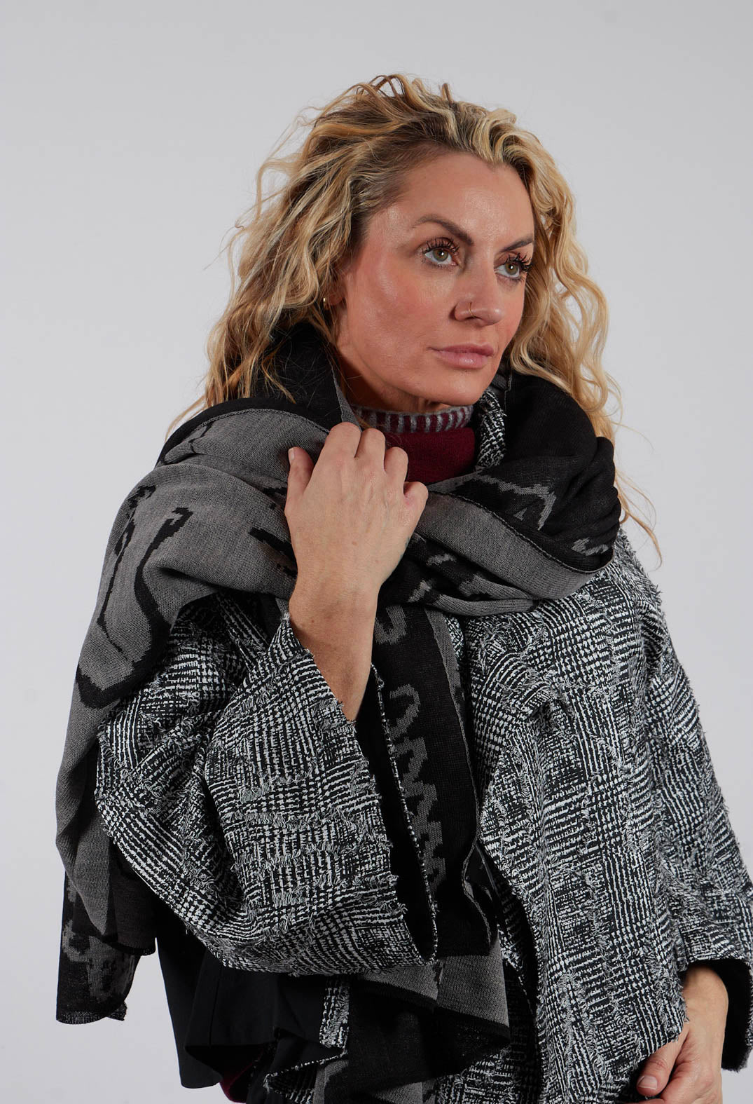 Pattern Scarf in Black