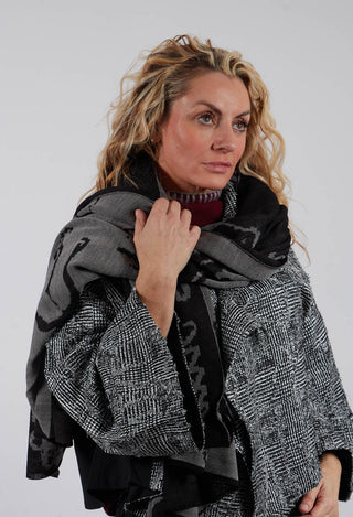 Pattern Scarf in Black