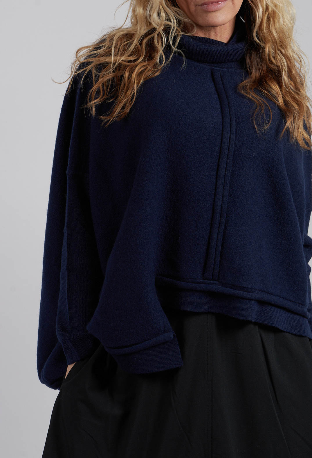 Asymmetric Jumper in Navy