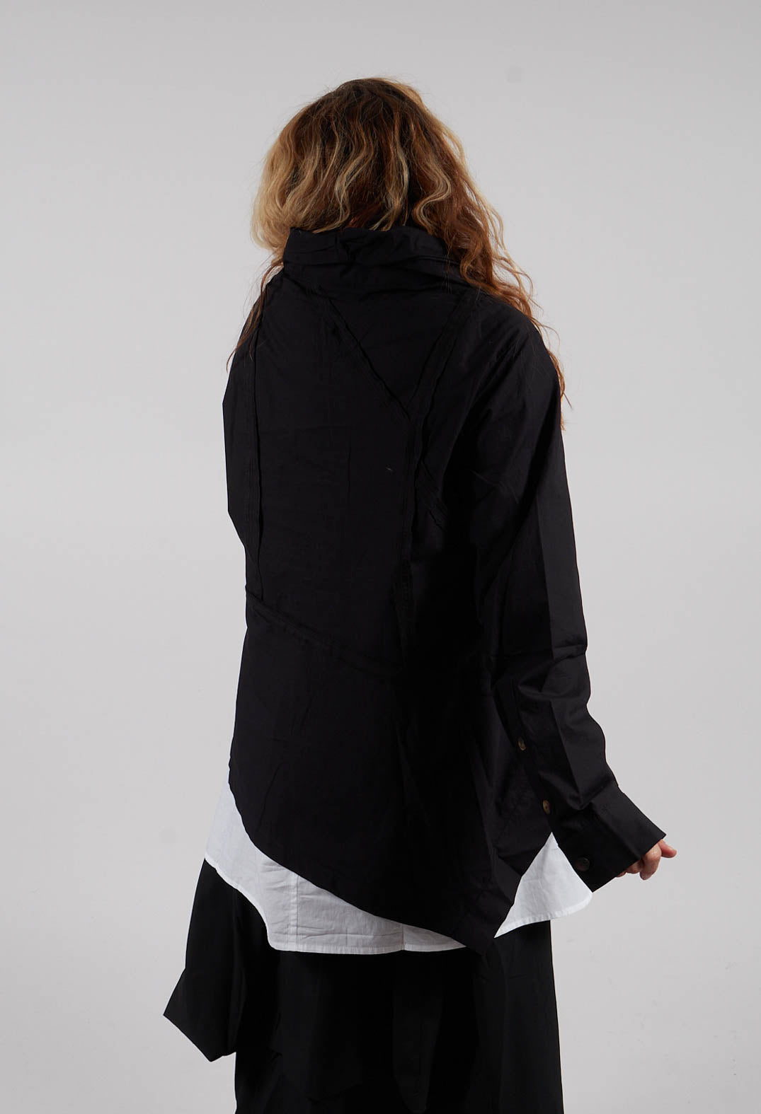 V Hem Shirt in Black