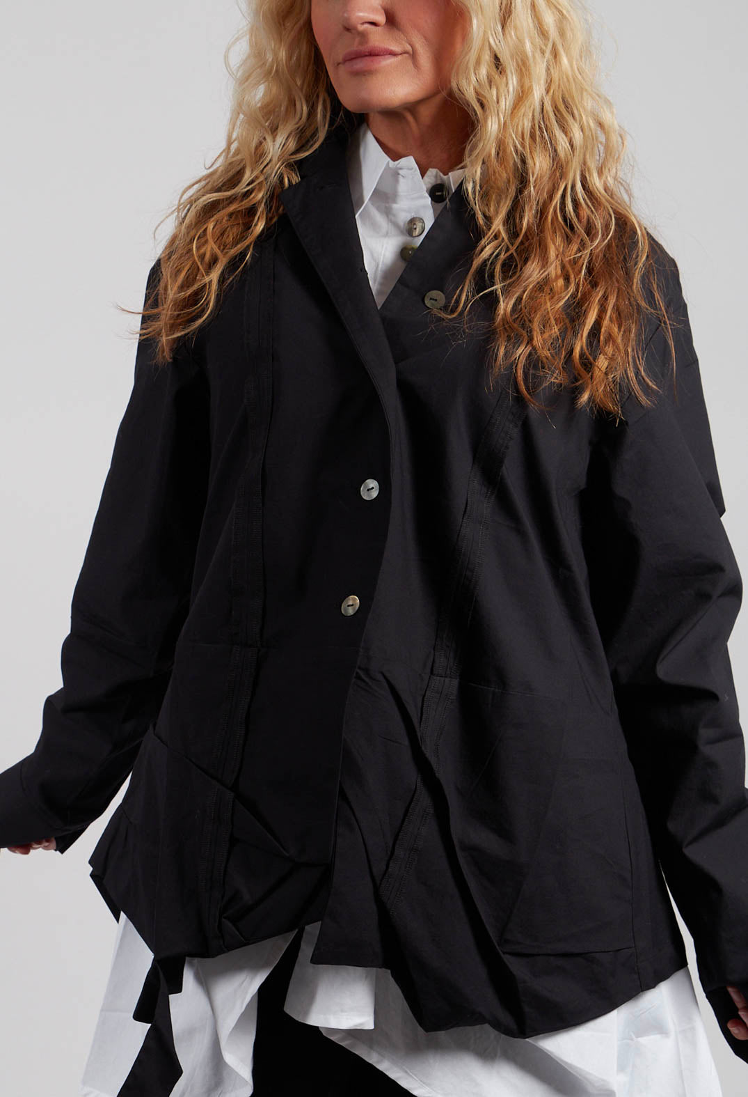 V Hem Shirt in Black