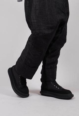 High Top Sneakers in Black - 3985251