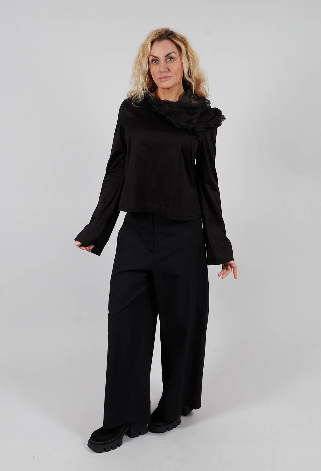 Jola Shirt in Black