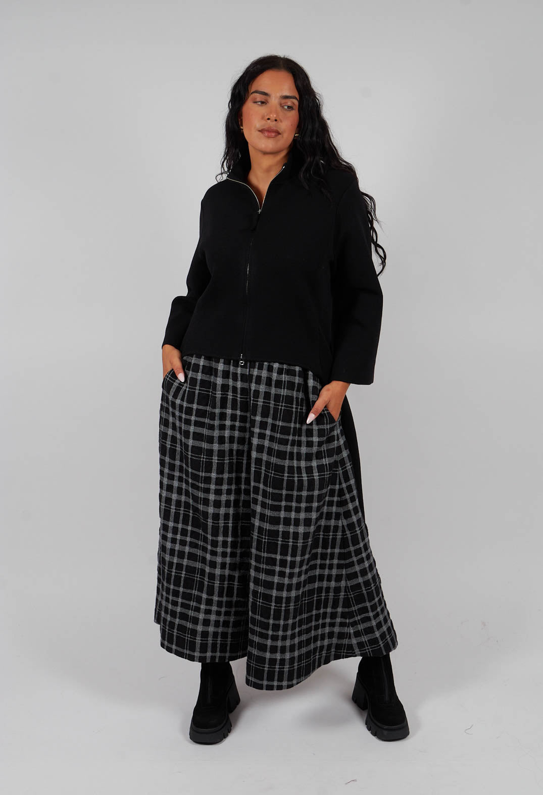 Hira Cardigan in Black