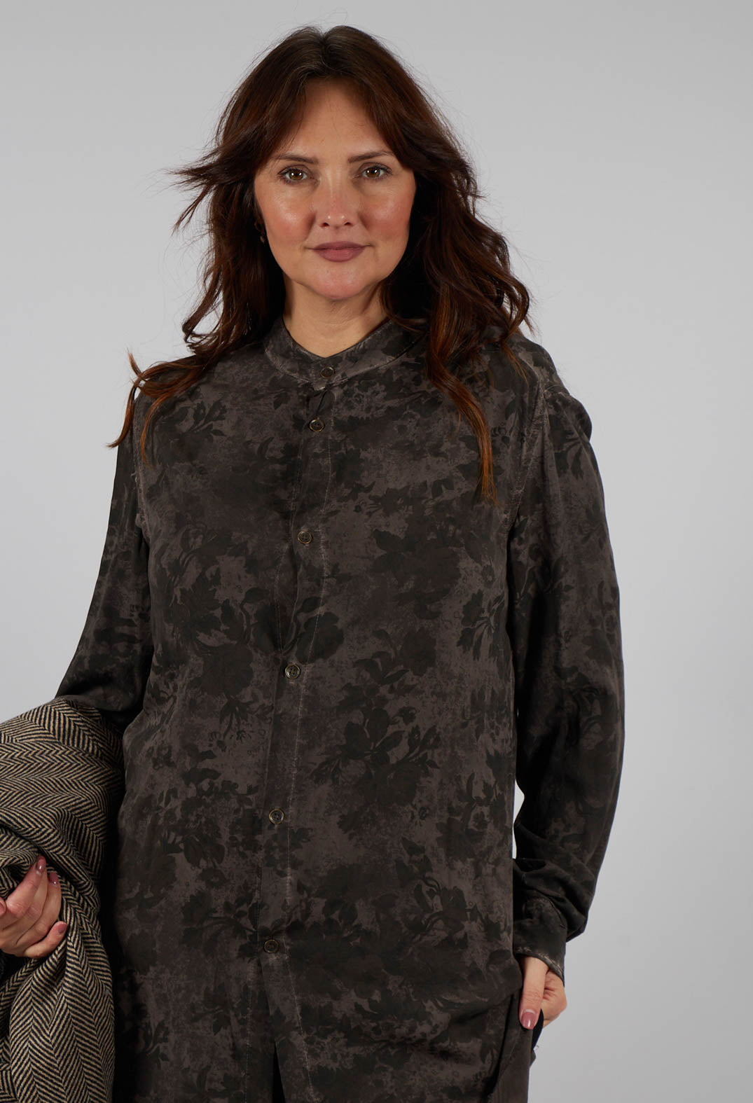 Collarless Shirt in Bengal Brown