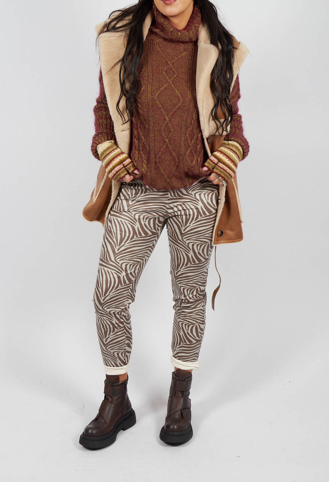 Seara Trousers in Brown and White