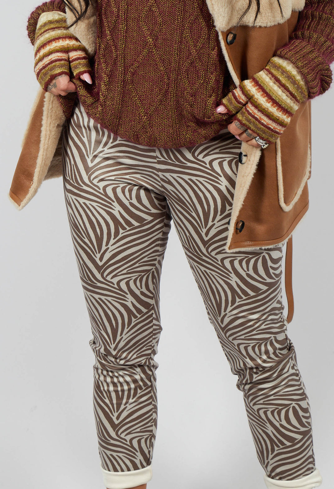 Seara Trousers in Brown and White