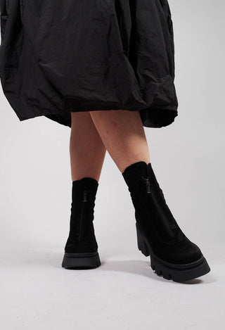 Zip Front Heeled Boots in London Nero