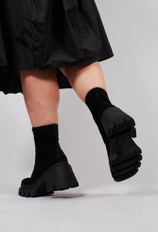 Zip Front Heeled Boots in London Nero