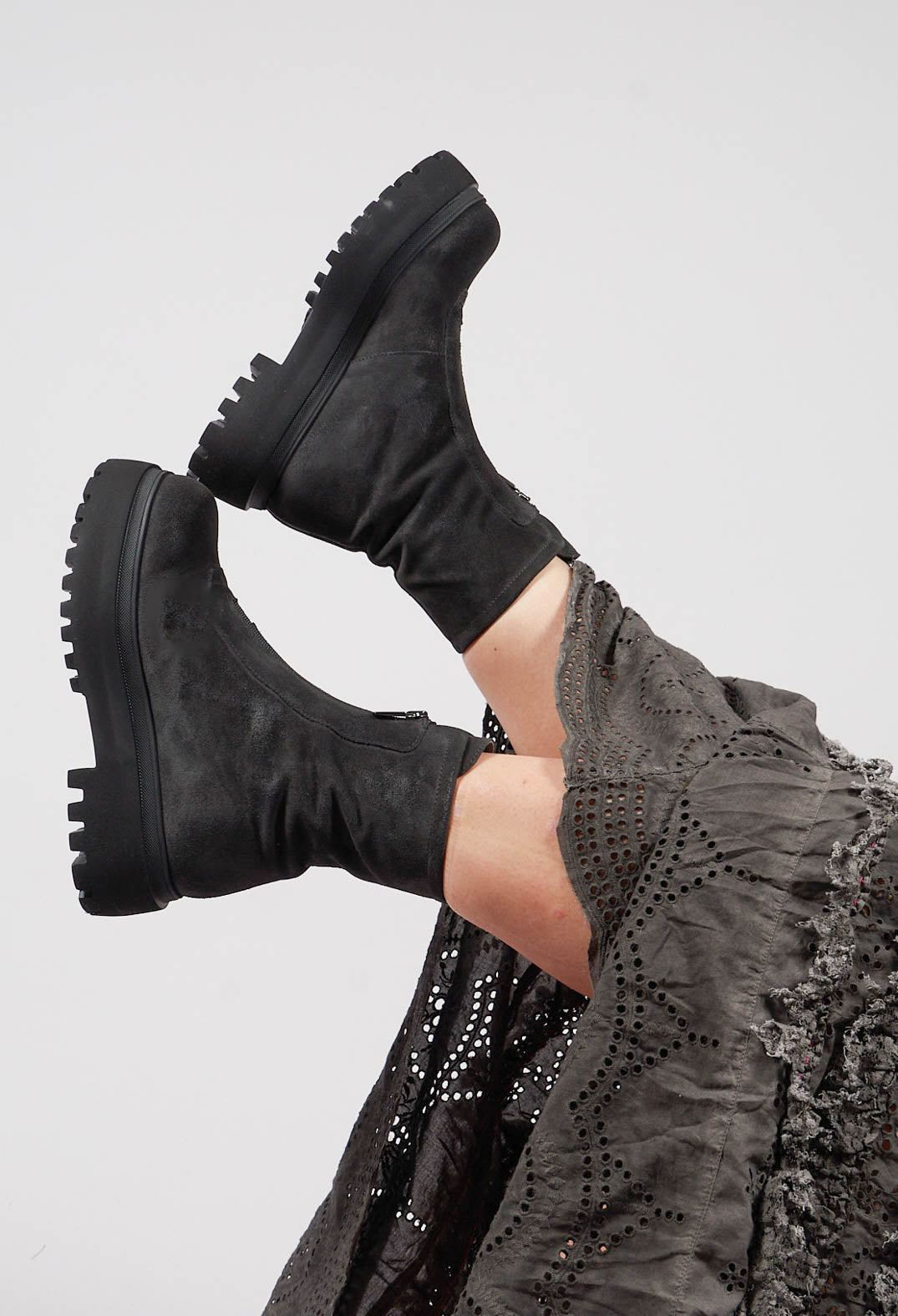Zip Front Boots in London Antrocite