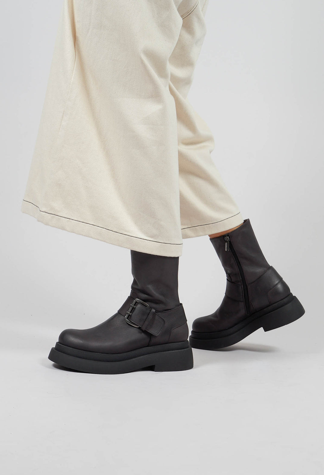 Ankle Boots with Buckle in Gasoline Londra