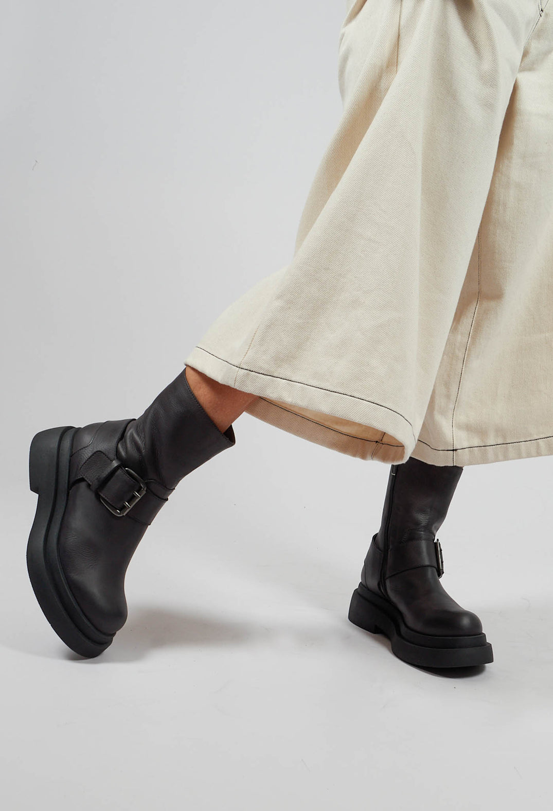 Ankle Boots with Buckle in Gasoline Londra