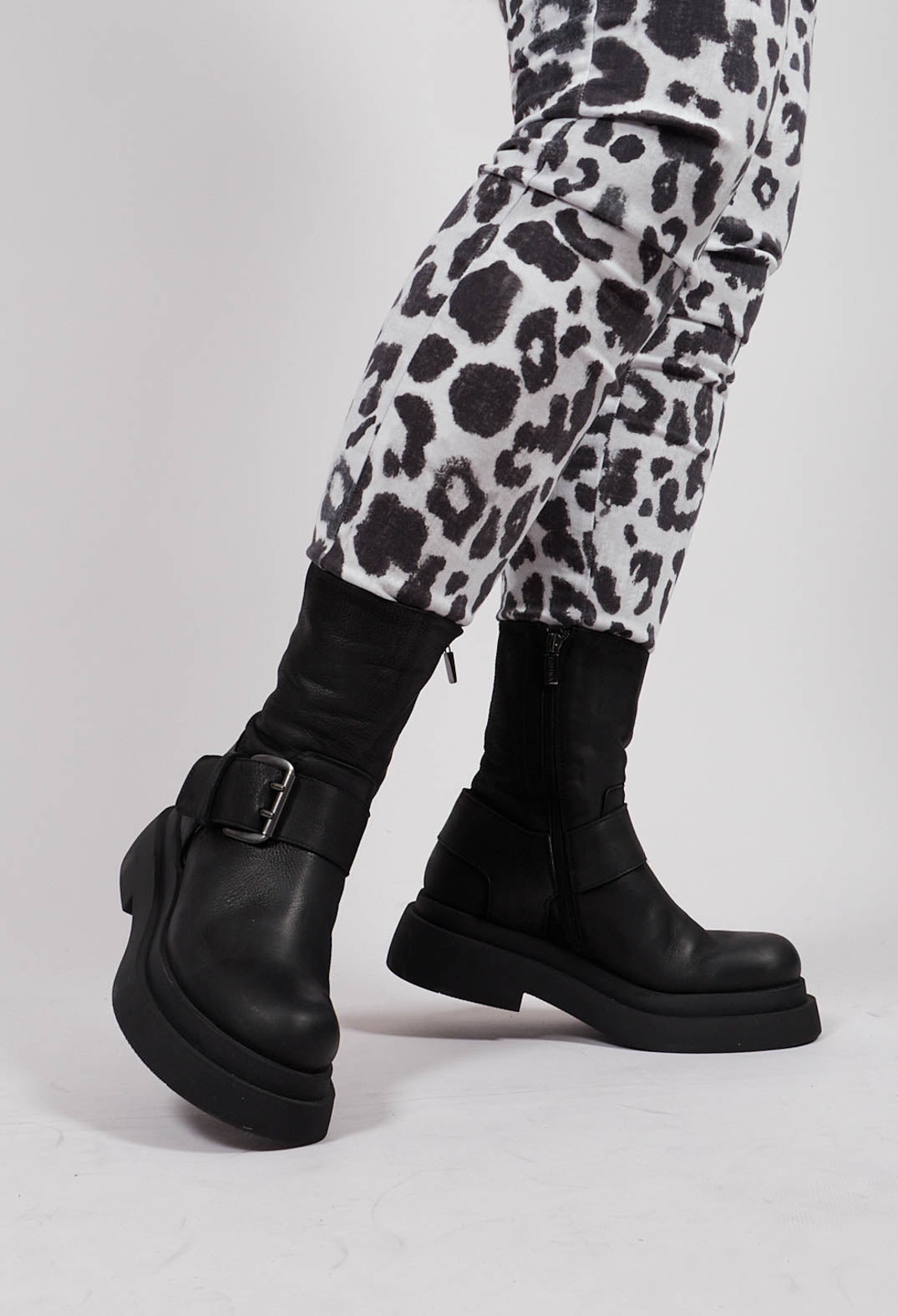 Ankle Boots with Buckle in Gasoline Nero