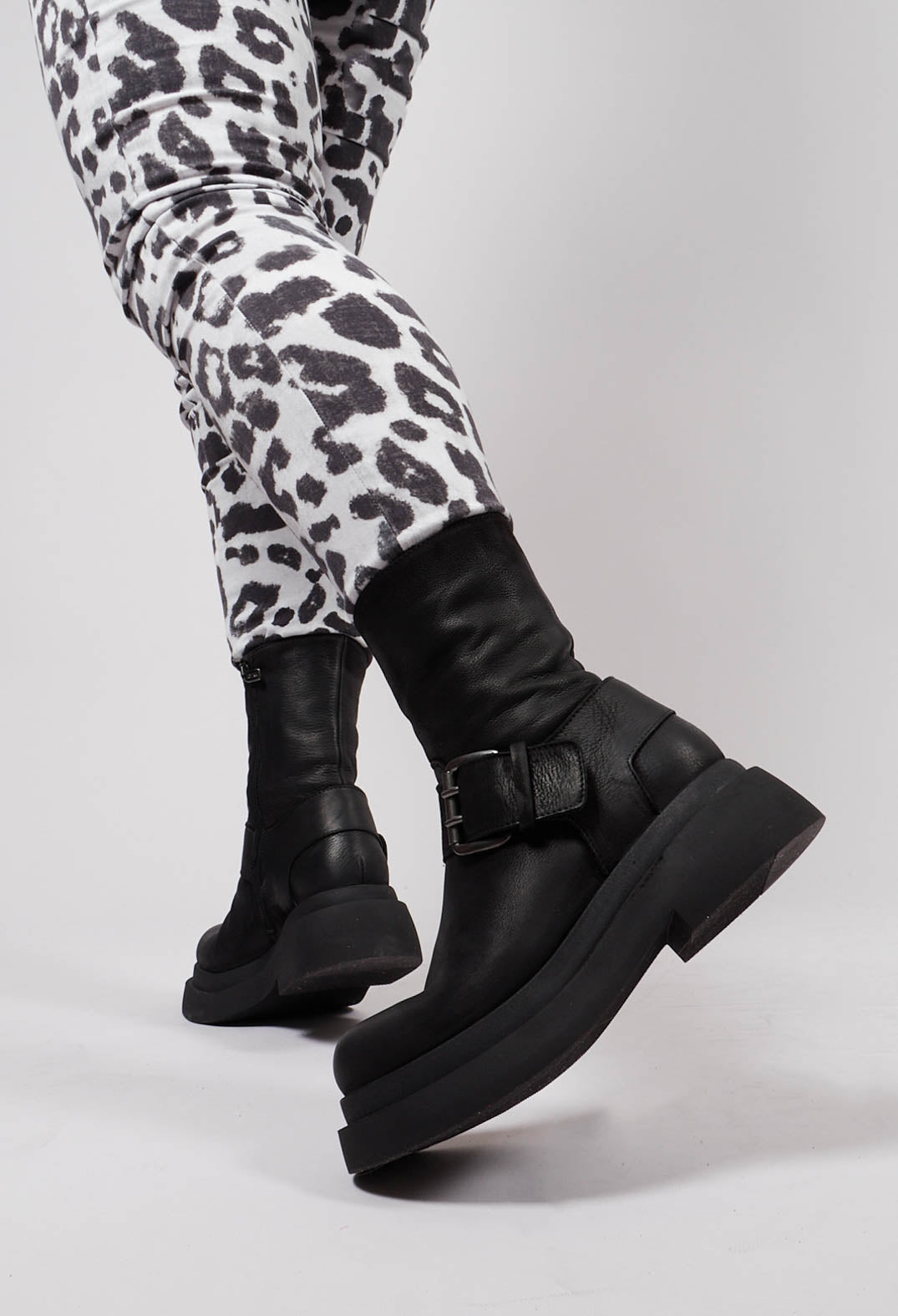 Ankle Boots with Buckle in Gasoline Nero