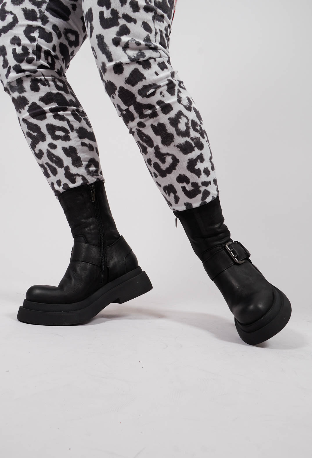 Ankle Boots with Buckle in Gasoline Nero
