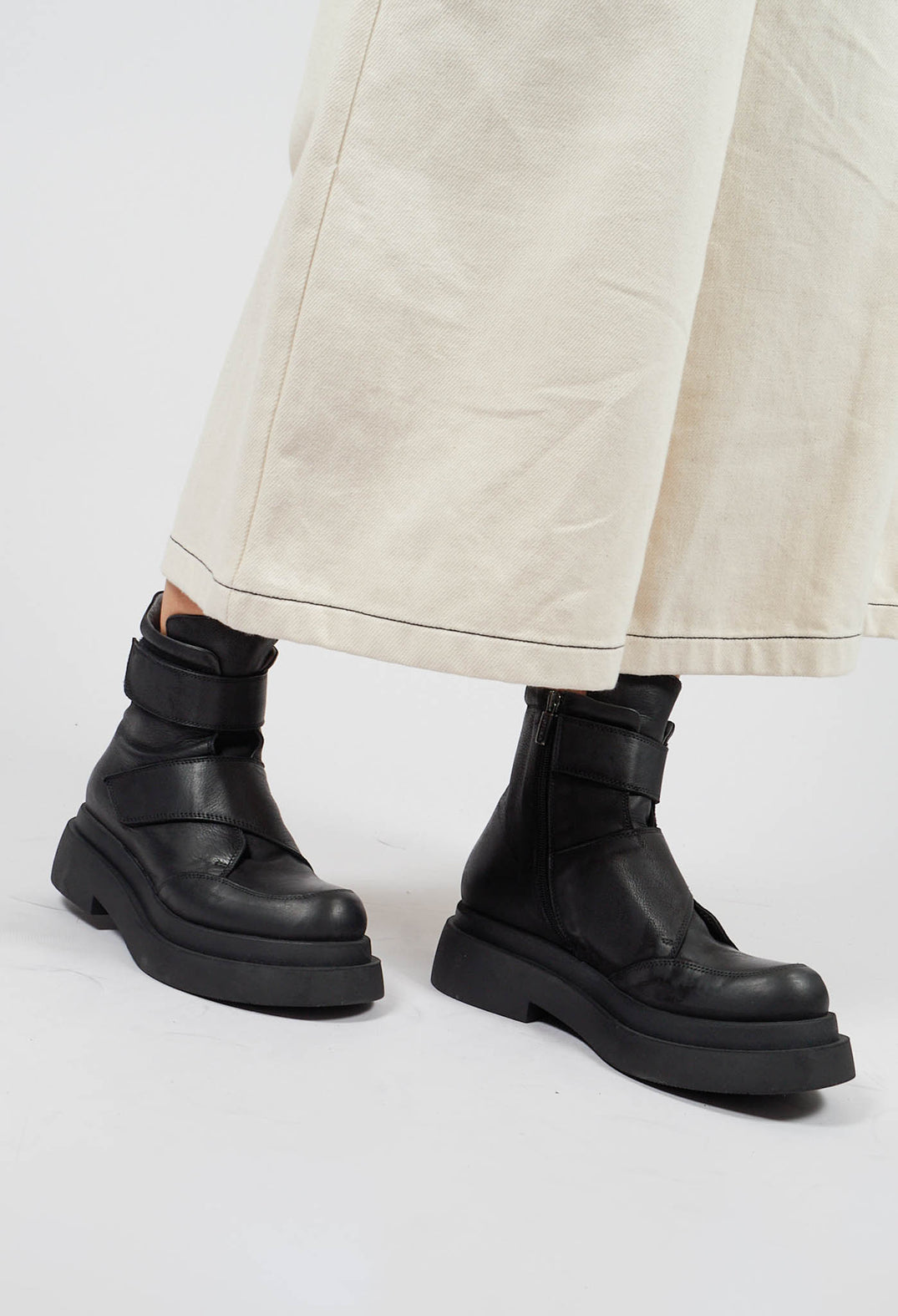 Ankle Boots in Gasoline Nero
