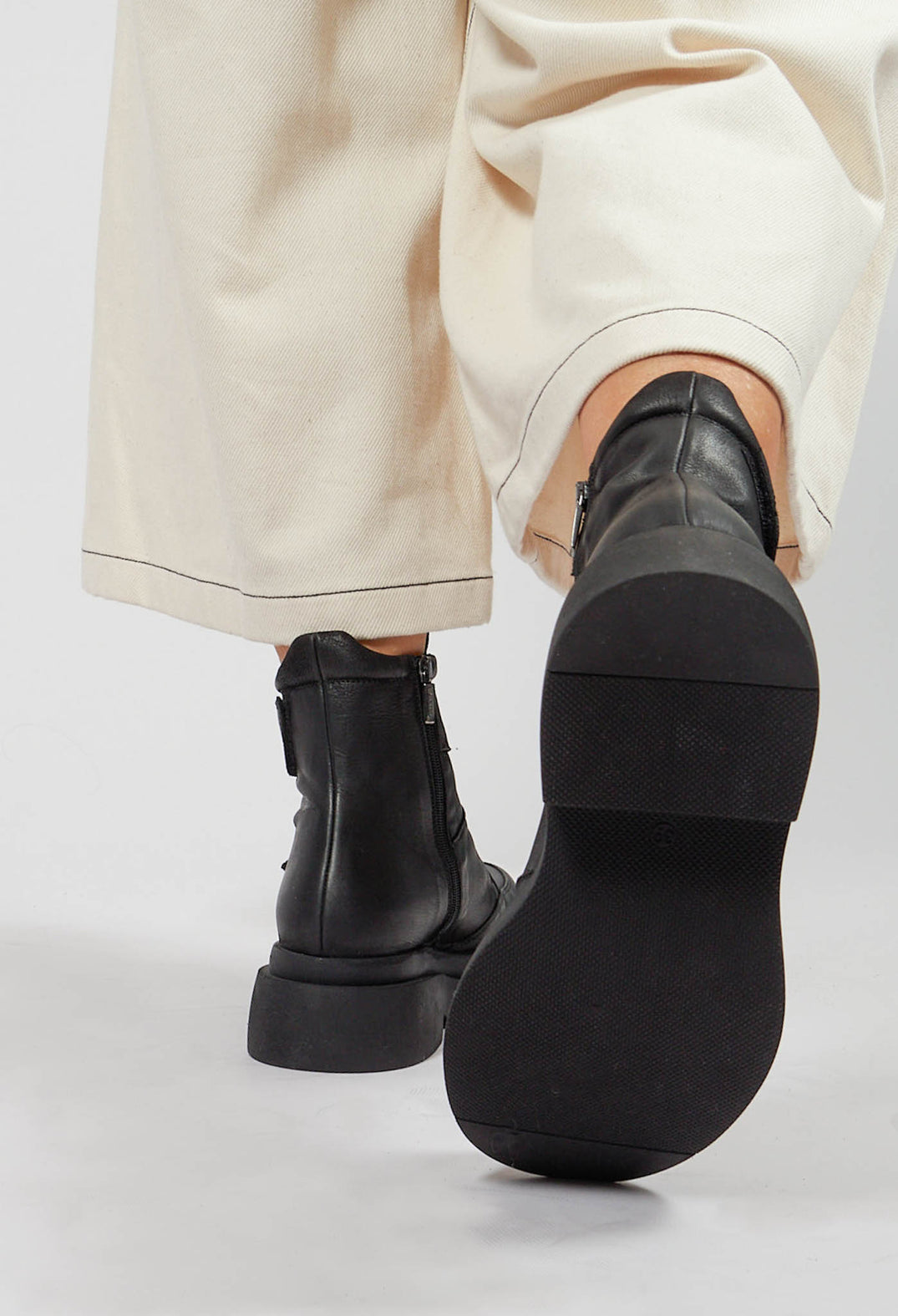 Ankle Boots in Gasoline Nero