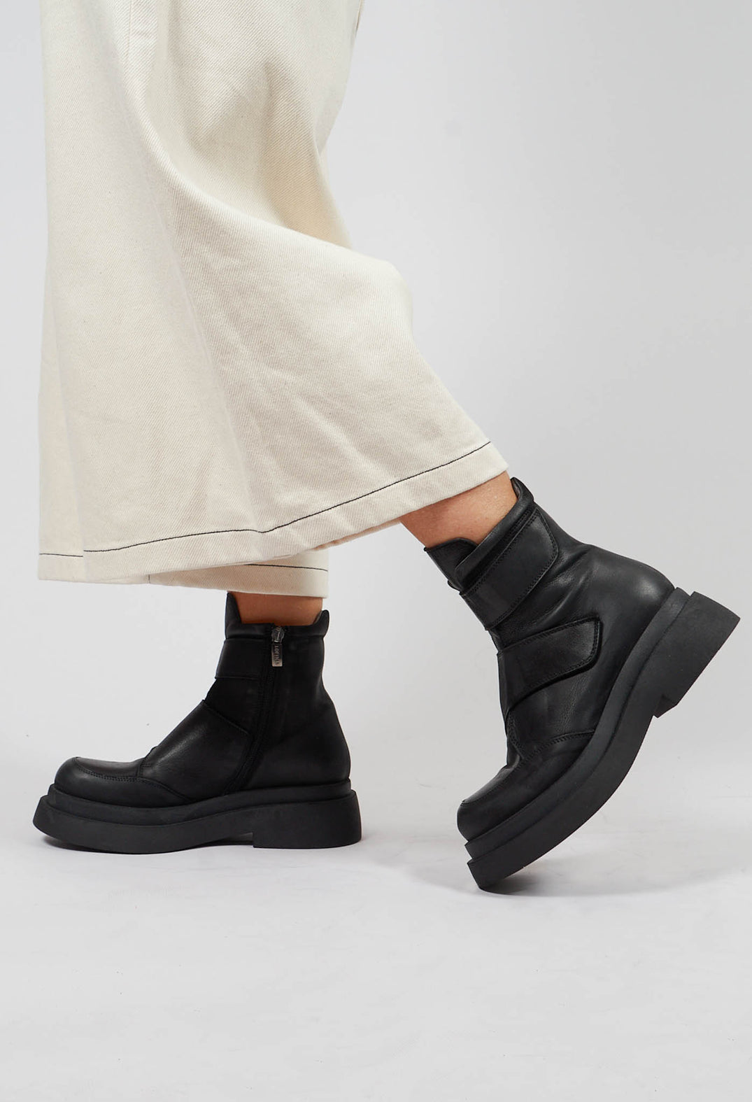 Ankle Boots in Gasoline Nero