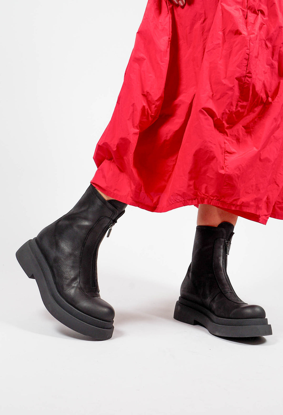 Ankle Boots with Front Zip in Gasoline Nero