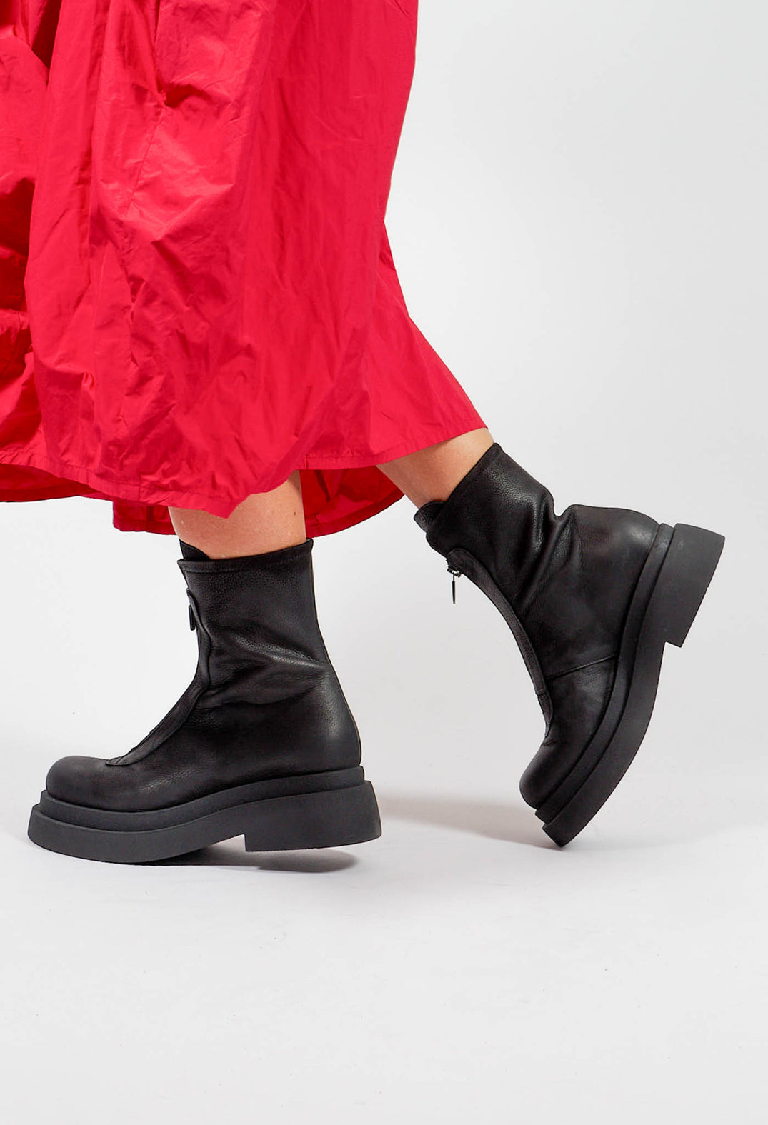 Ankle Boots with Front Zip in Gasoline Nero