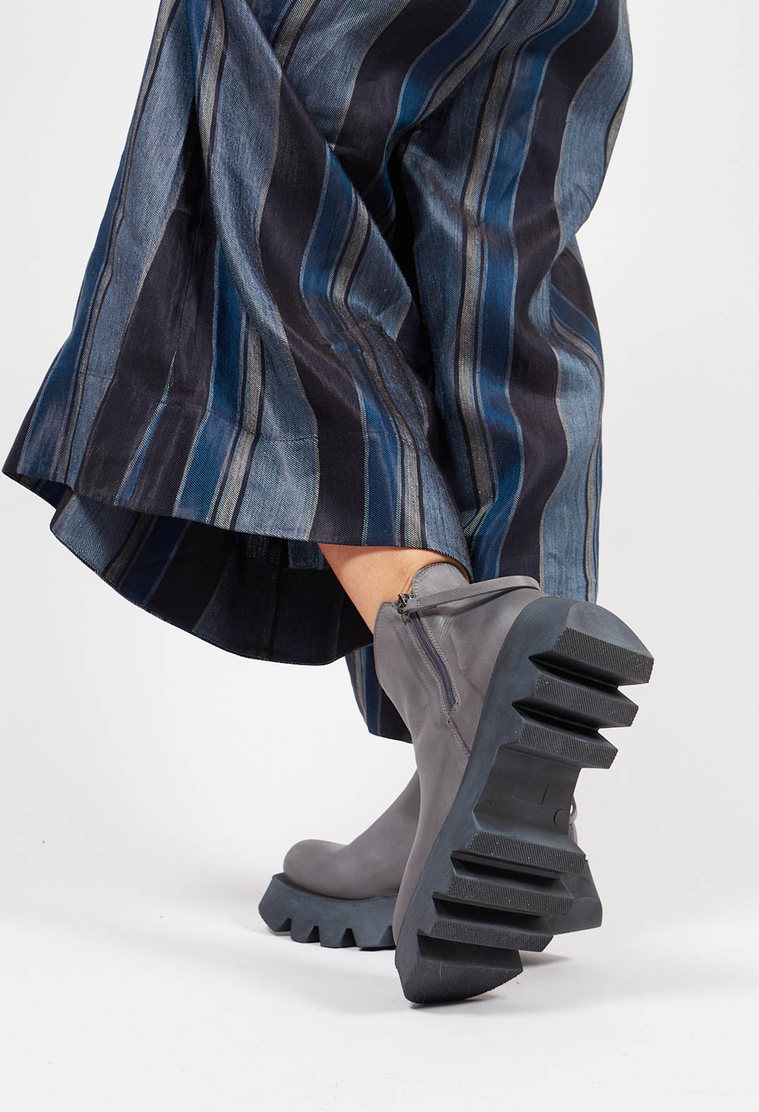 Low Ankle Boots in Gasoline Inky Blu