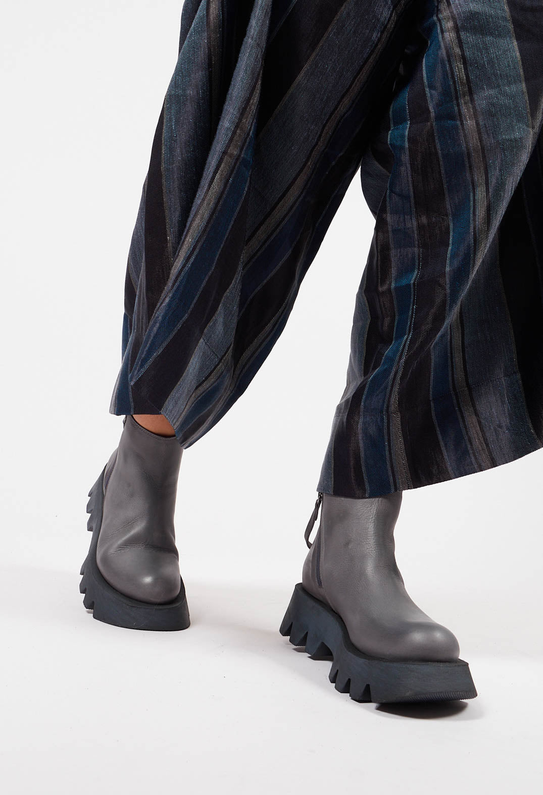 Low Ankle Boots in Gasoline Inky Blu