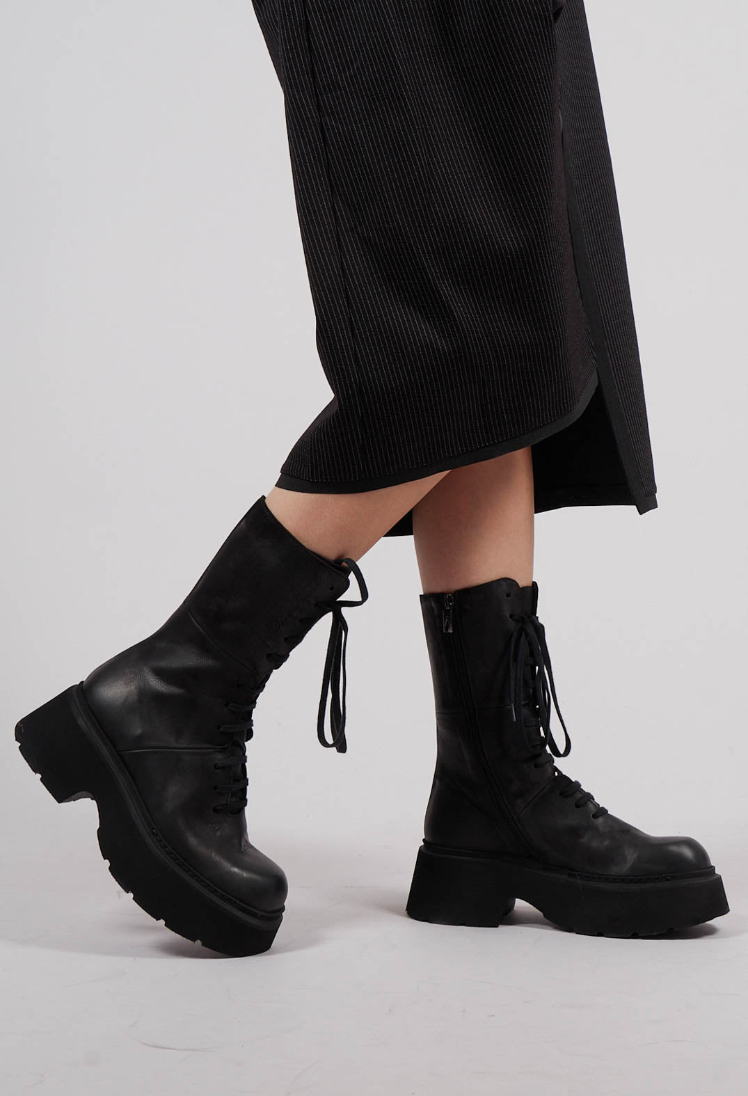 Lace Up Boots in Gasoline Nero