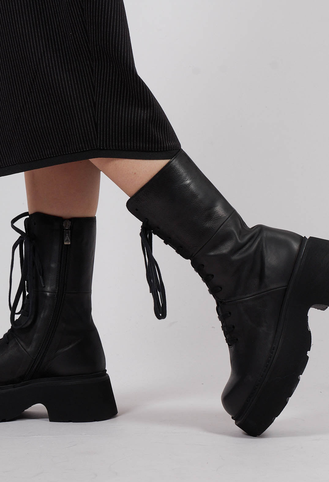 Lace Up Boots in Gasoline Nero