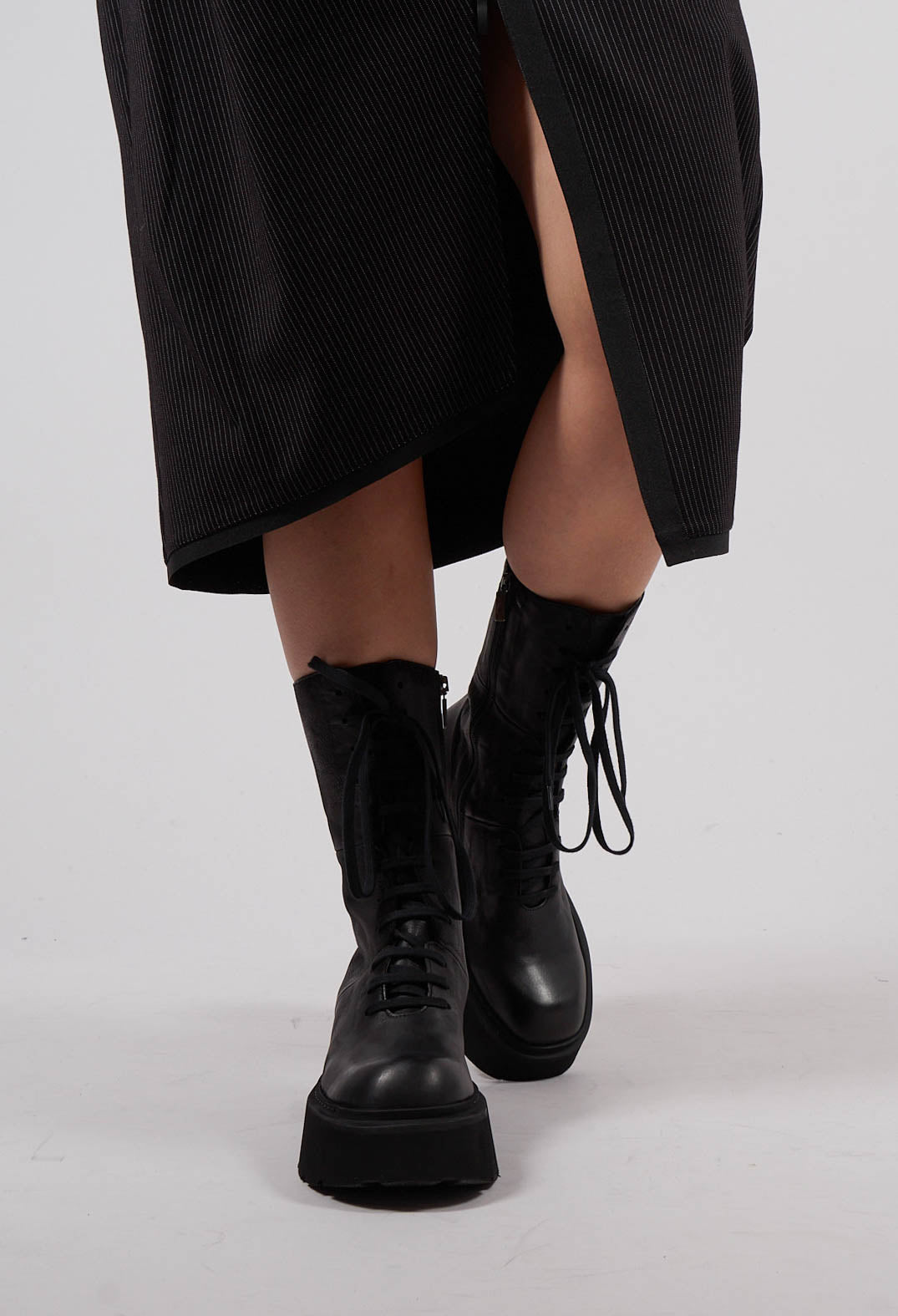 Lace Up Boots in Gasoline Nero