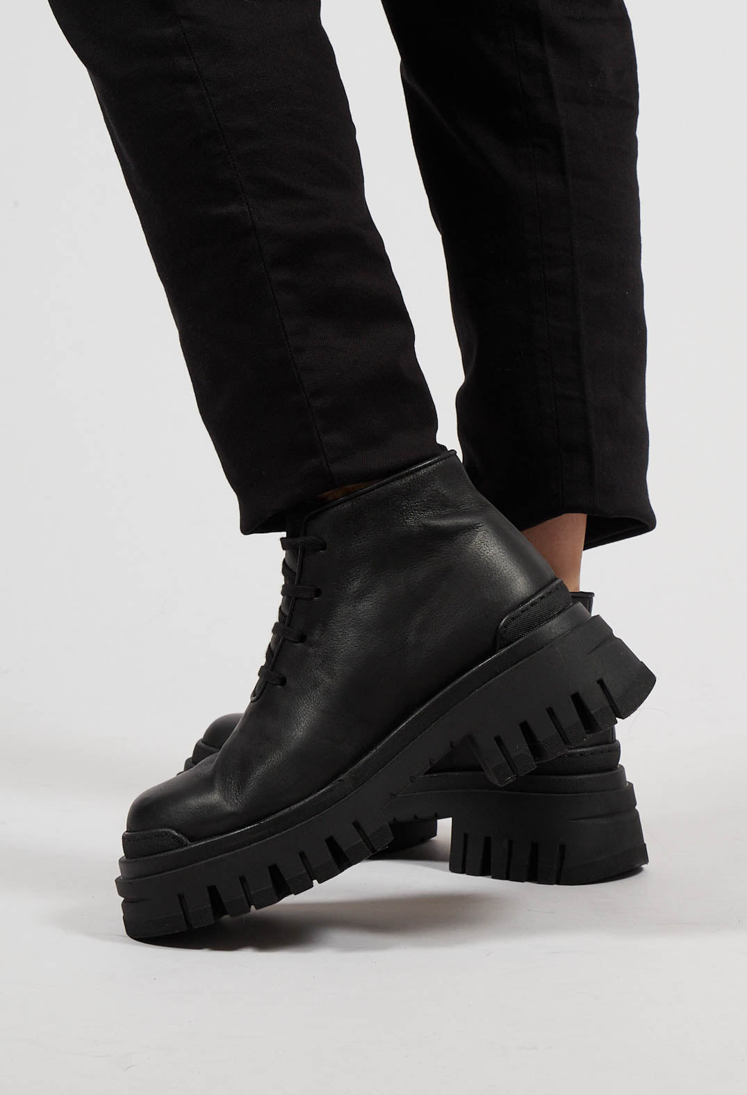 Lace Up Boots in Gasoline Nero