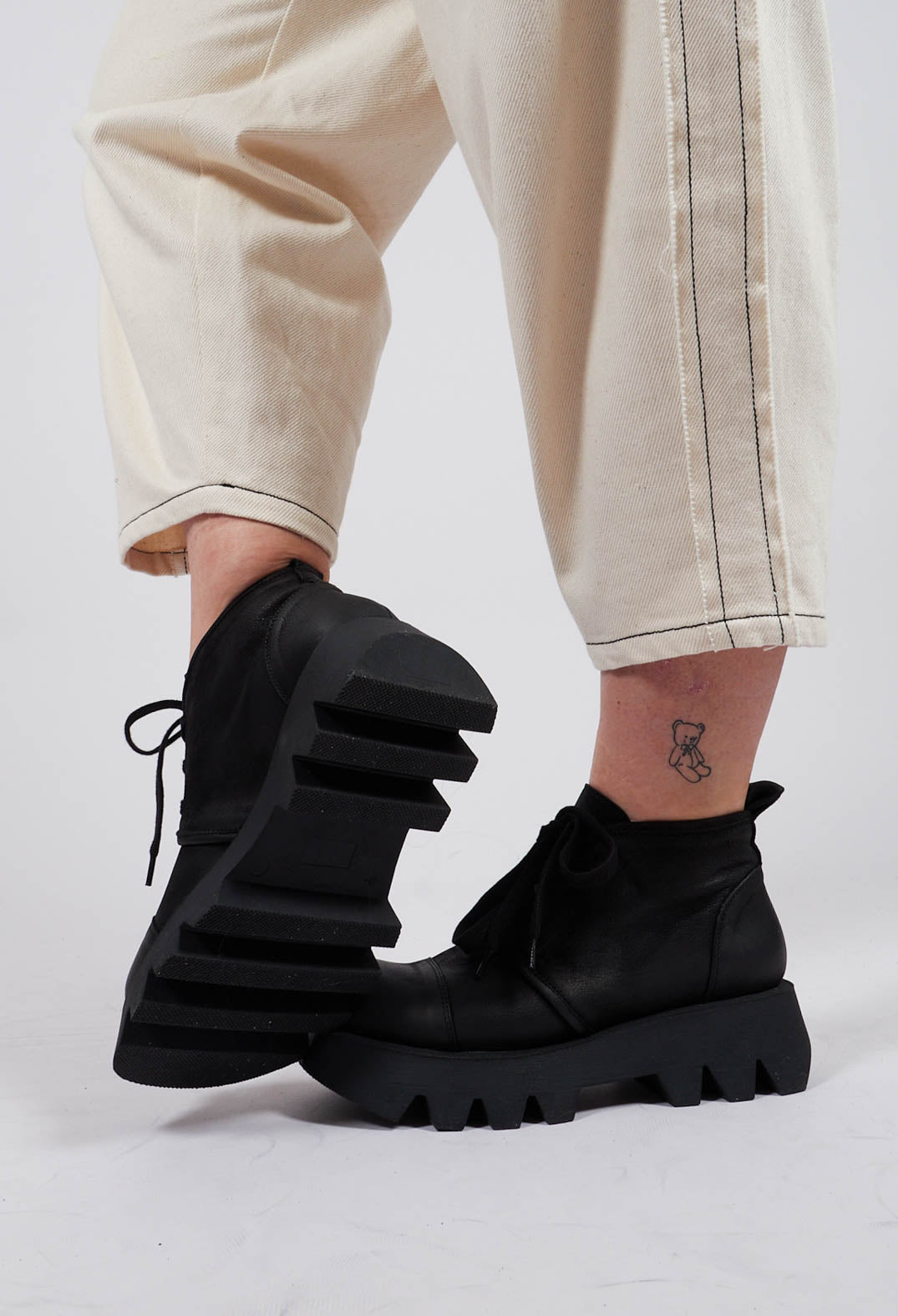 Ankle Lace Up Boots in Gasoline Nero