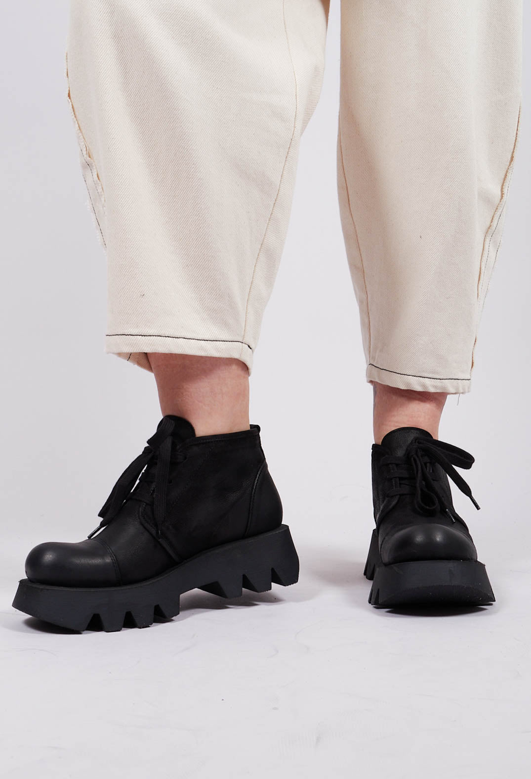 Ankle Lace Up Boots in Gasoline Nero