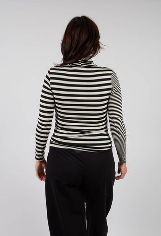 Benni T-Shirt in Nero Riga