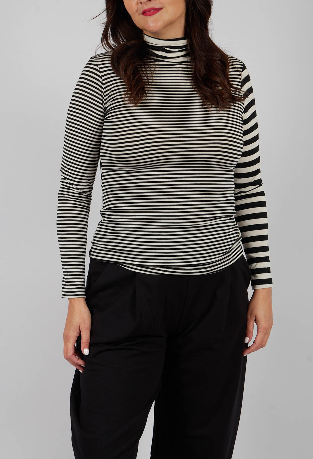 Benni T-Shirt in Nero Riga