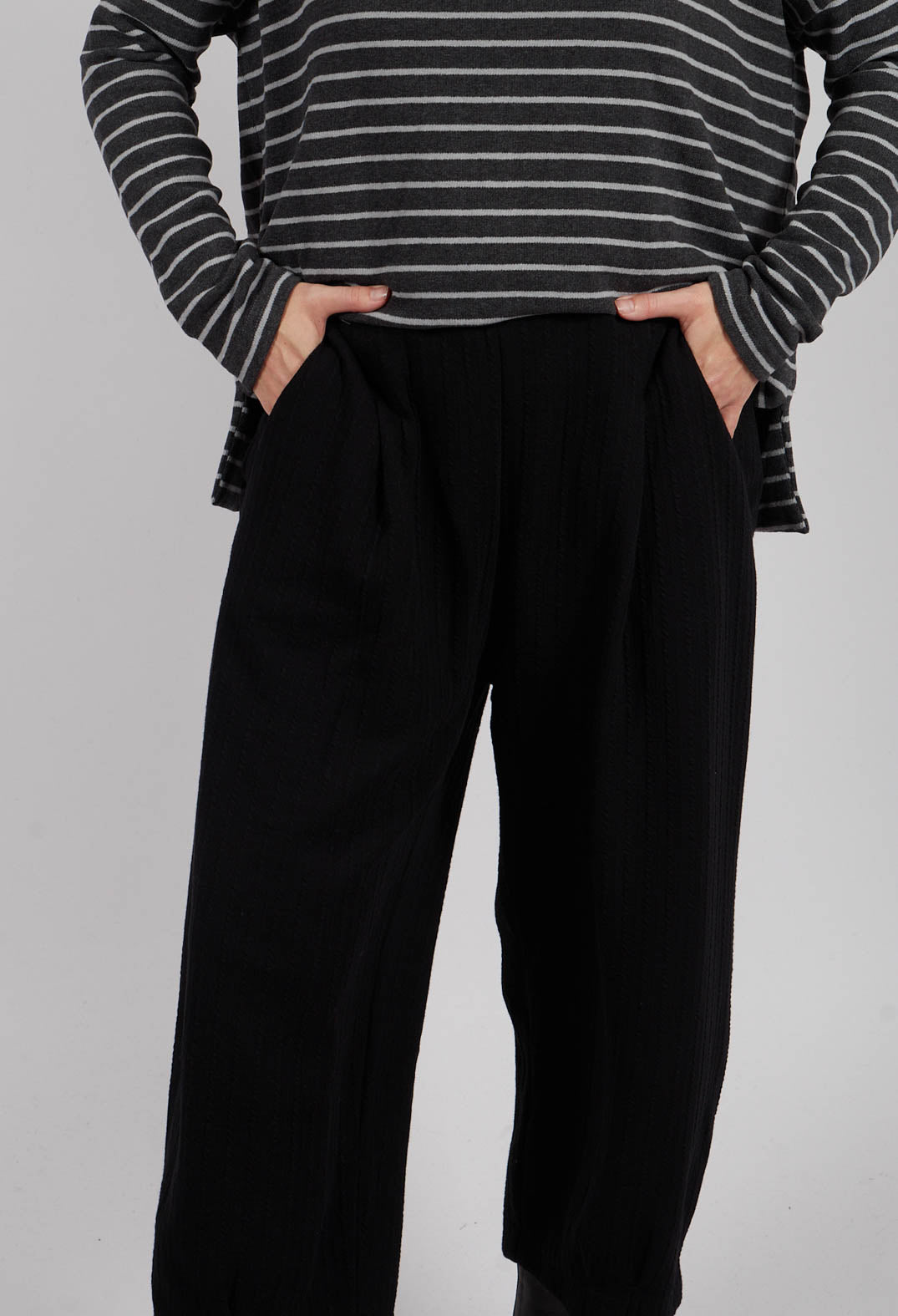 Bianco C Trousers in Nero