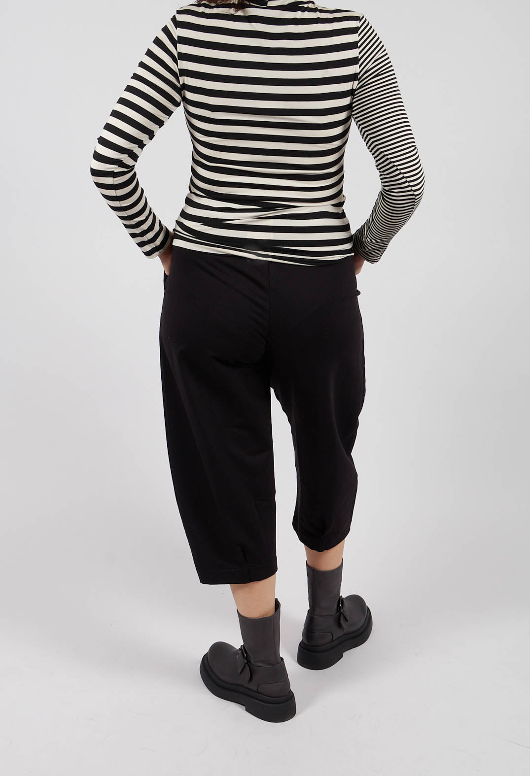 Bianco F Trousers in Nero