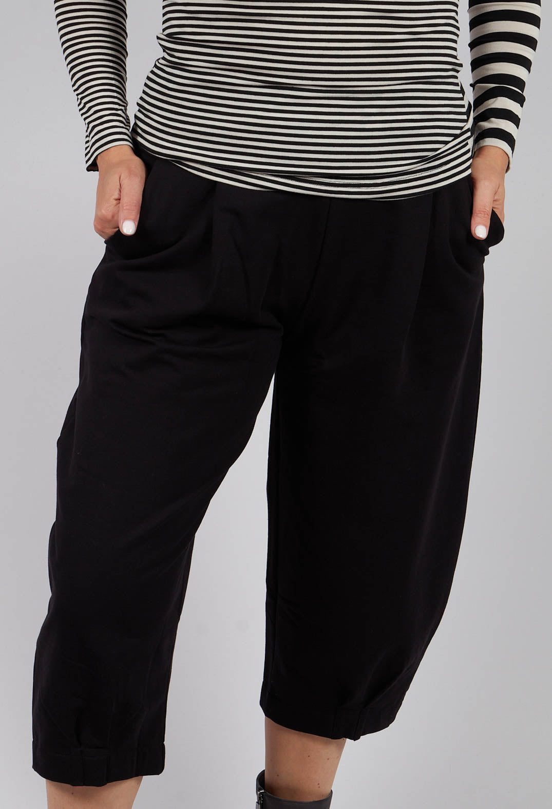 Bianco F Trousers in Nero
