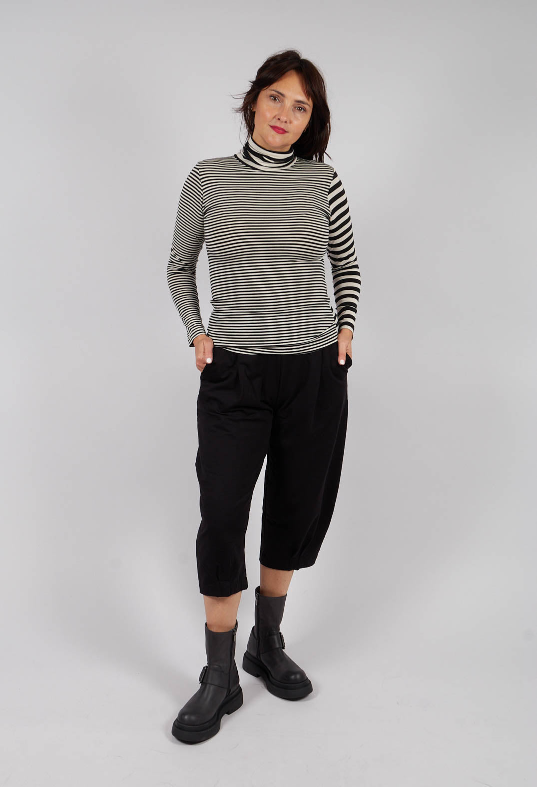 Bianco F Trousers in Nero