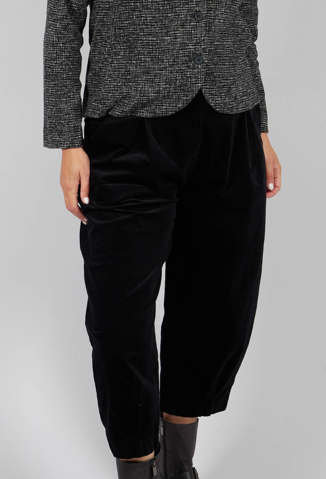 Bianco V Trousers in Nero