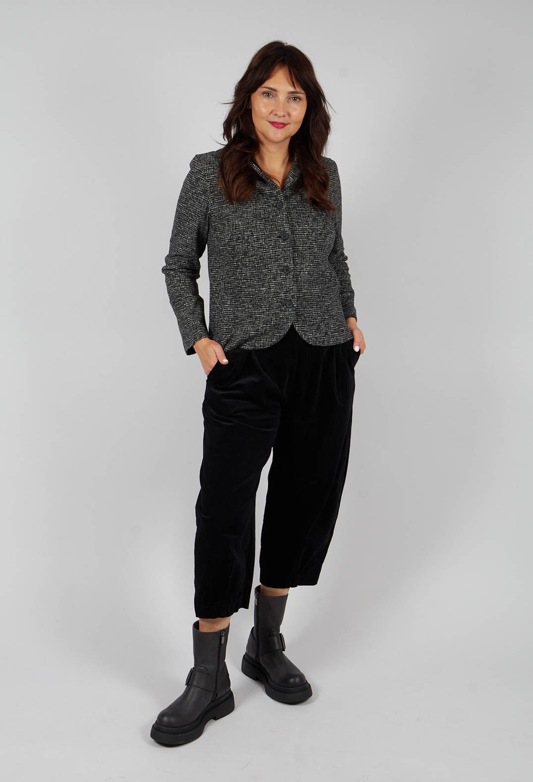 Bianco V Trousers in Nero