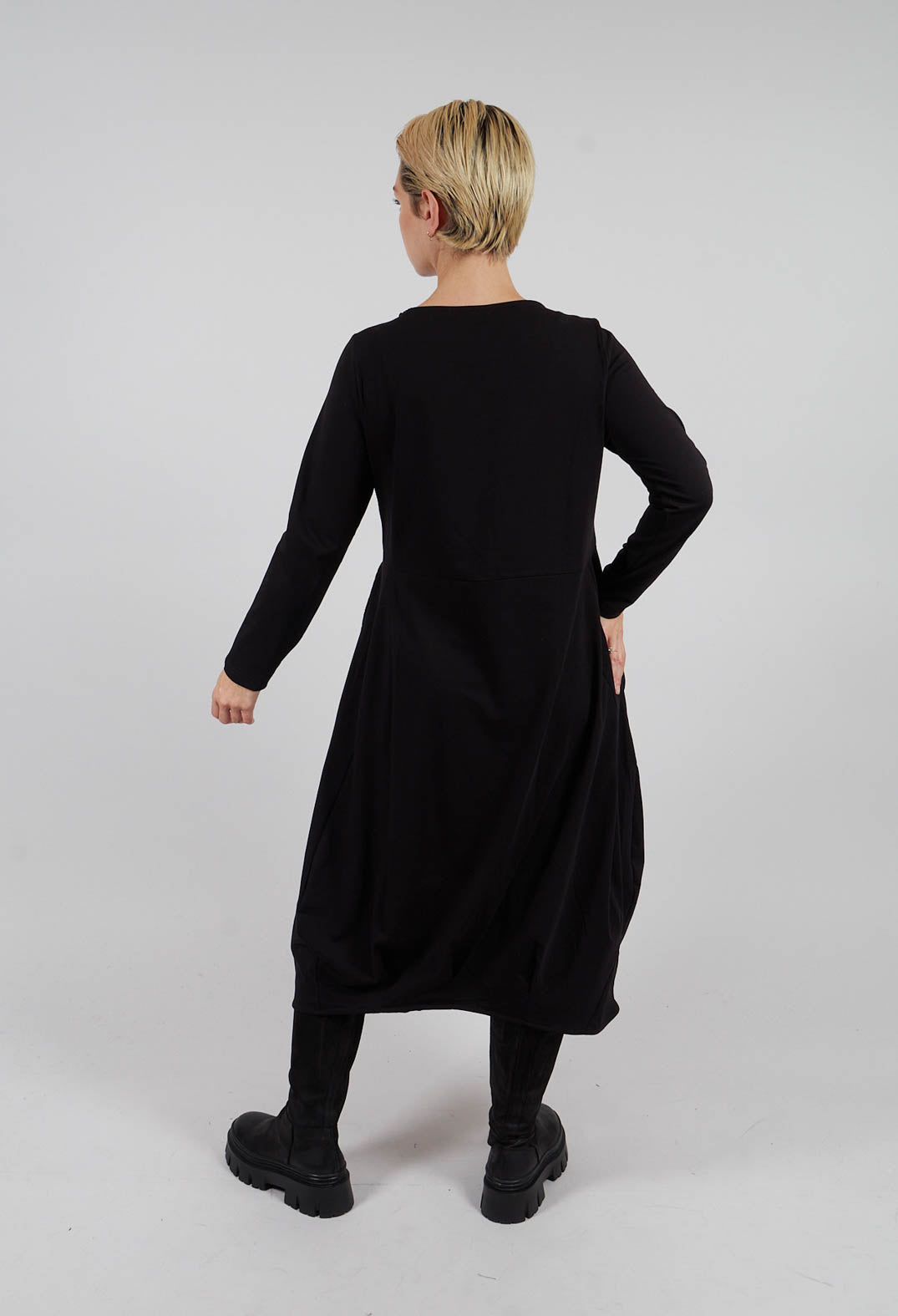 Mia SU Planin Dress  in Nero